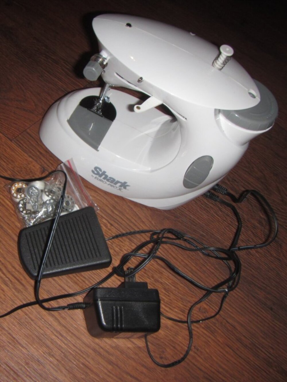 Shark Euro Pro X 998A Portable Mini Sewing Machine w/ Foot Pedal, Box, Light EUC